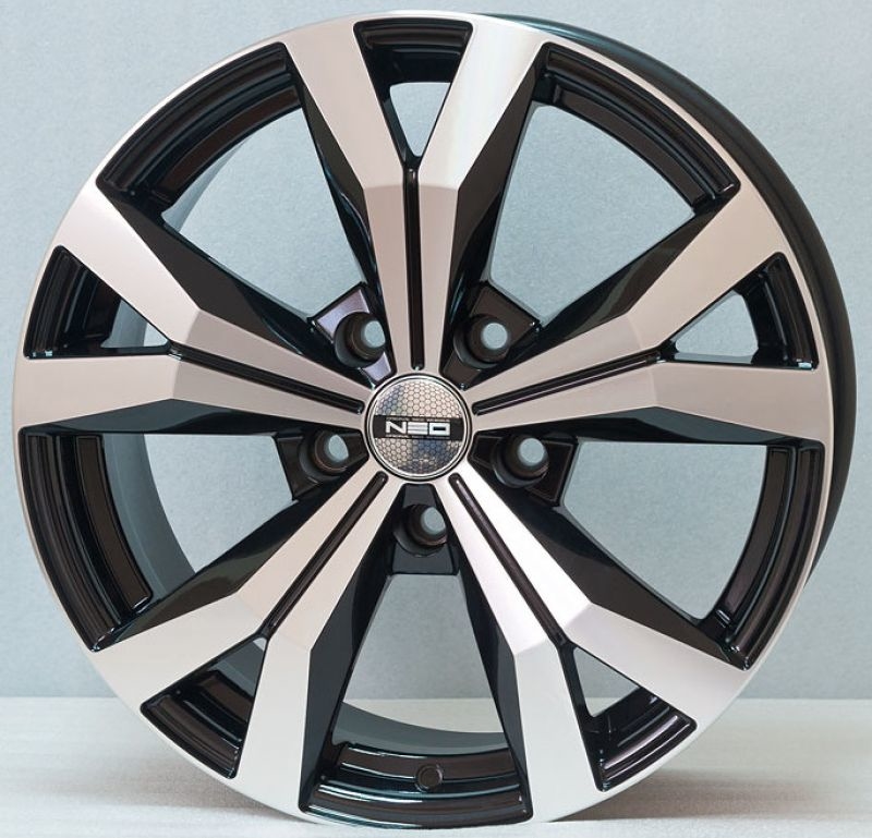 Neo 715 7.5x17/5x130 D71.6 ET50 Глянцевый черный с полированной лицевой частью