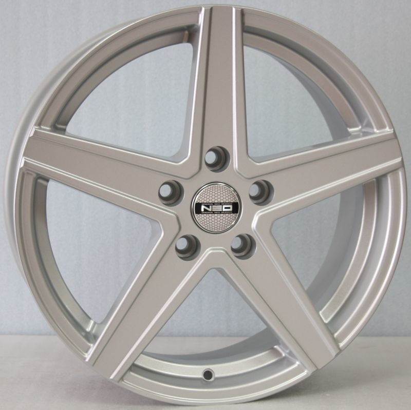 Neo 724 6.5x17/5x114.3 D67.1 ET40 Silver